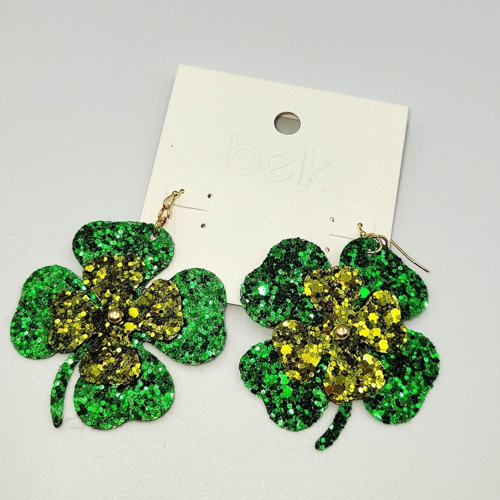 New Belk Green Shimmer Glitter Shamrock Earrings